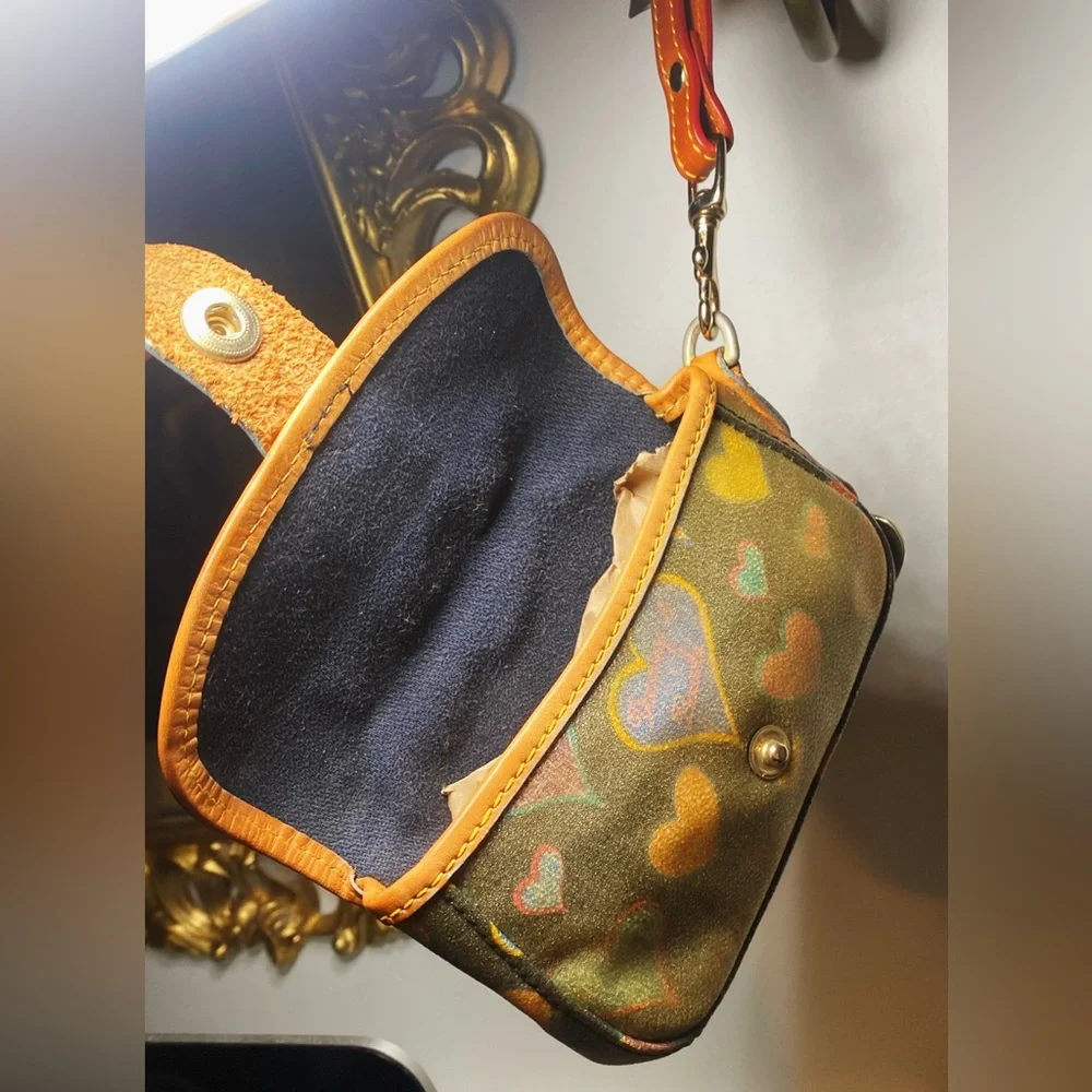 Dooney and Bourke Heart wristlet - Picture 2 of 8